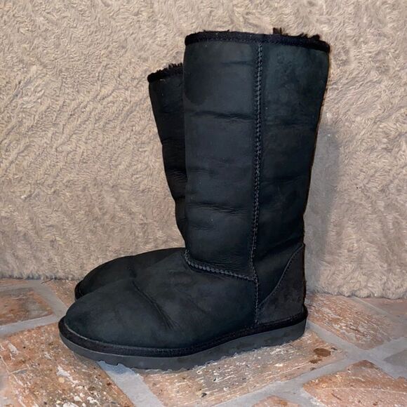 UGG tall classic black boots size 6 suede leather fur lining - Picture 1 of 7